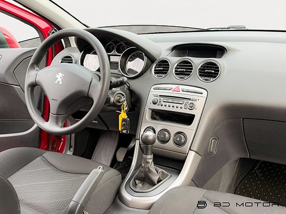 Peugeot 308 SW 14 of 15