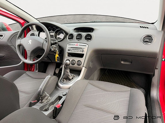 Peugeot 308 SW 11 of 15