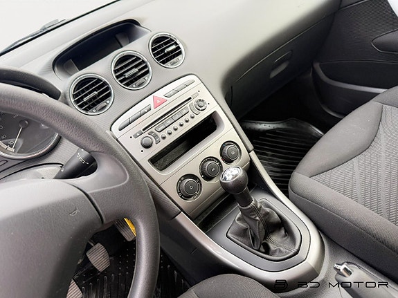 Peugeot 308 SW 13 of 15