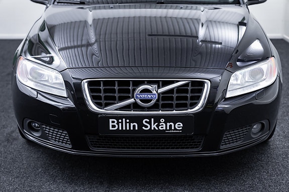 Volvo V70 4 of 26