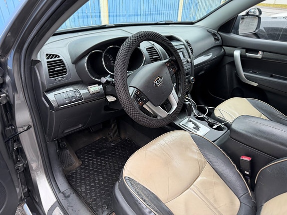 Kia Sorento 3 of 6