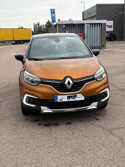 Renault Captur 2 of 7
