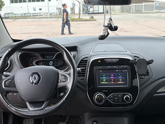 Renault Captur 3 of 7