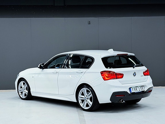 BMW 118d 2 of 14