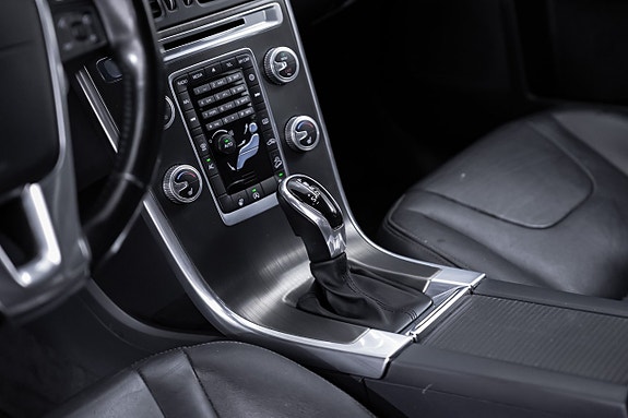Volvo XC60 18 of 30