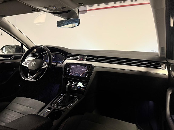 Volkswagen Passat 10 of 25