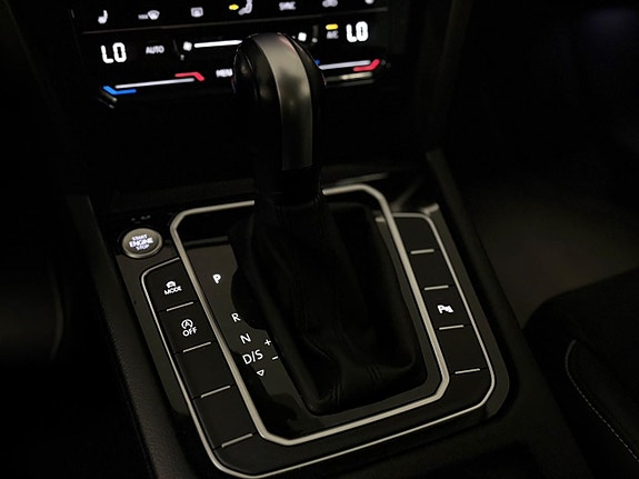 Volkswagen Passat 17 of 25