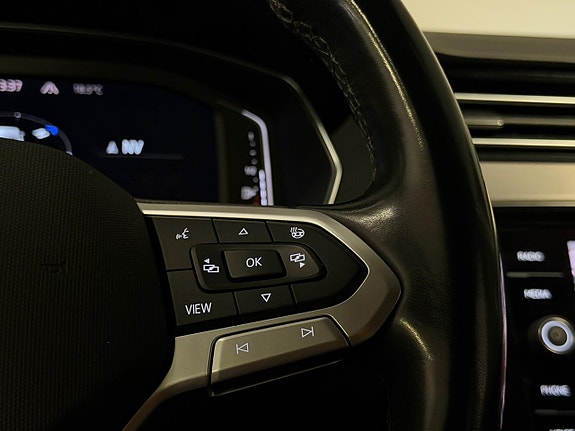 Volkswagen Passat 13 of 25