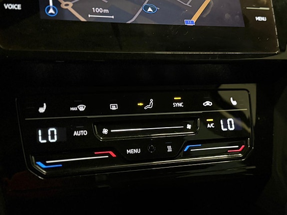 Volkswagen Passat 16 of 25