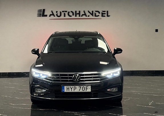 Volkswagen Passat 2 of 25