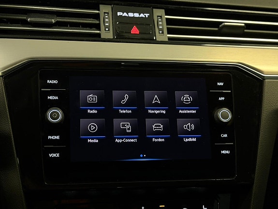 Volkswagen Passat 21 of 25