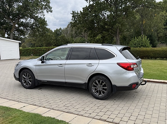 Subaru Outback 2 of 8