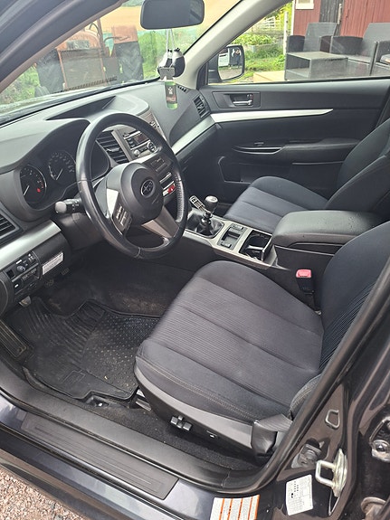 Subaru Legacy 4 of 5