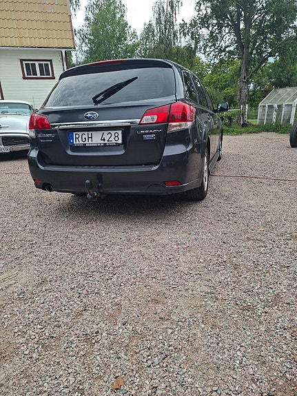 Subaru Legacy 3 of 5