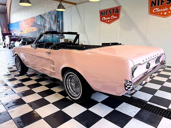 Ford Mustang 19 of 30
