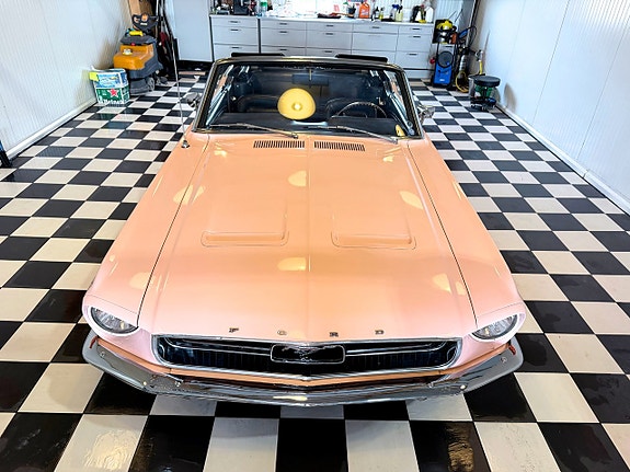 Ford Mustang 10 of 30