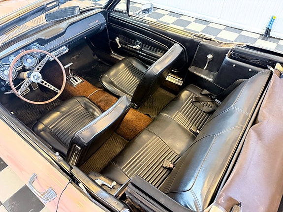 Ford Mustang 22 of 30