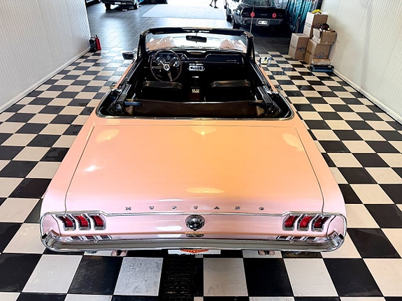 Ford Mustang 21 of 30