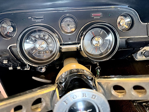 Ford Mustang 25 of 30