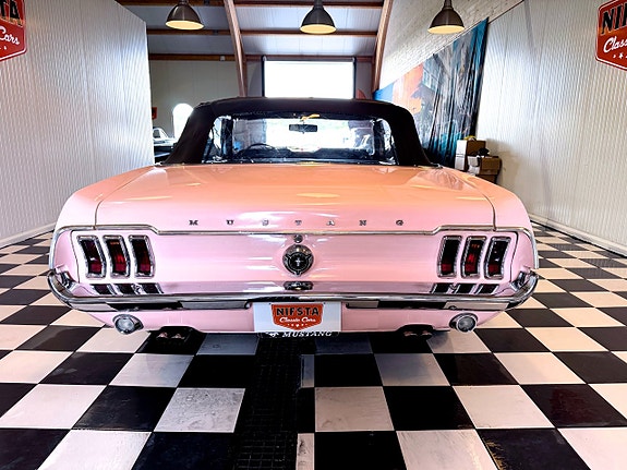 Ford Mustang 17 of 30