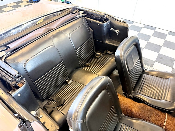 Ford Mustang 27 of 30