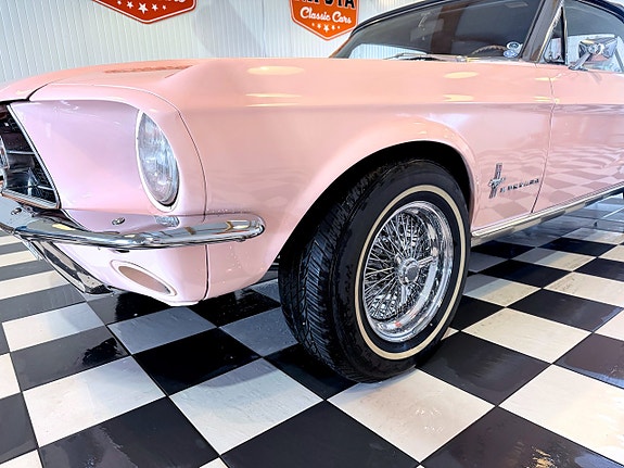 Ford Mustang 7 of 30