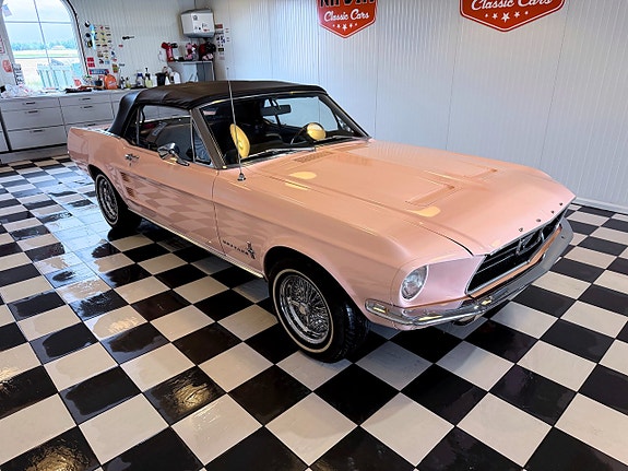 Ford Mustang 13 of 30