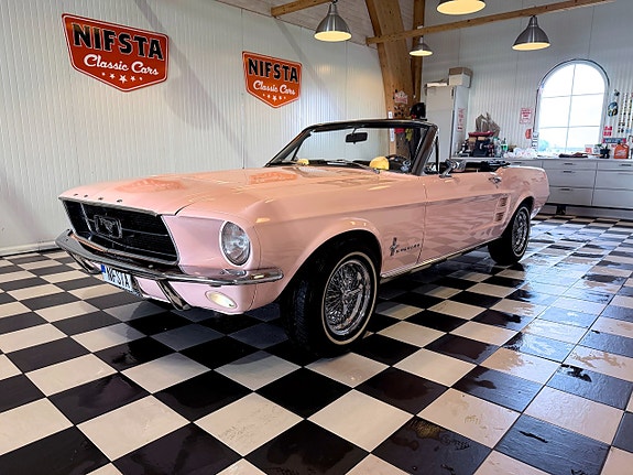 Ford Mustang 4 of 30