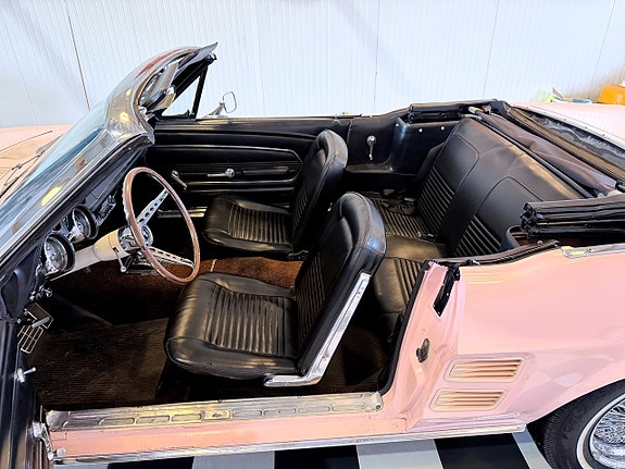 Ford Mustang 24 of 30