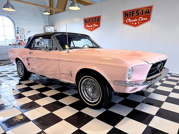 Ford Mustang 12 of 30