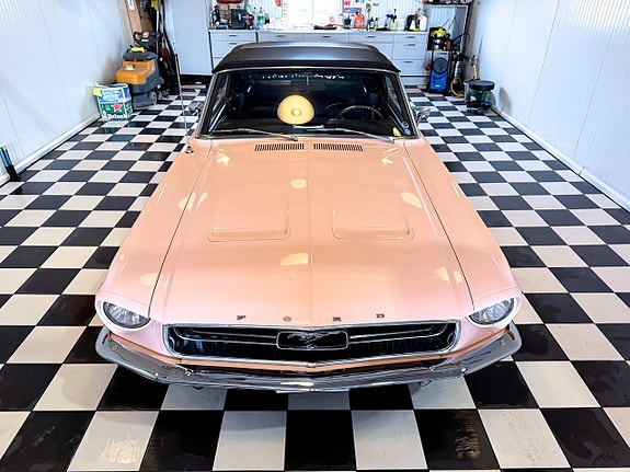 Ford Mustang 9 of 30