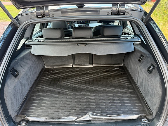 BMW 525i 2 of 4