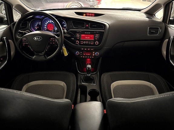 Kia Ceed 10 of 21