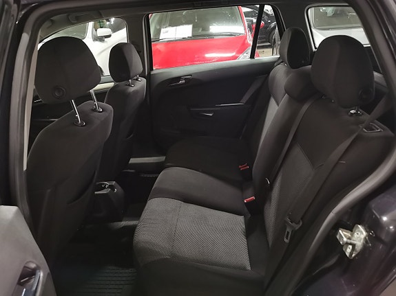 Opel Astra 12 of 16