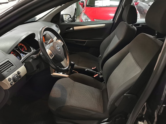 Opel Astra 8 of 16