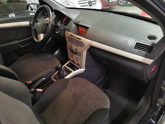Opel Astra 9 of 16
