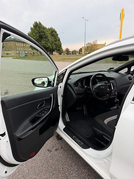 Kia Ceed 12 of 17