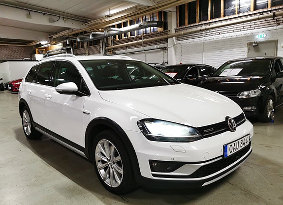 Volkswagen Golf Alltrack 2 of 22
