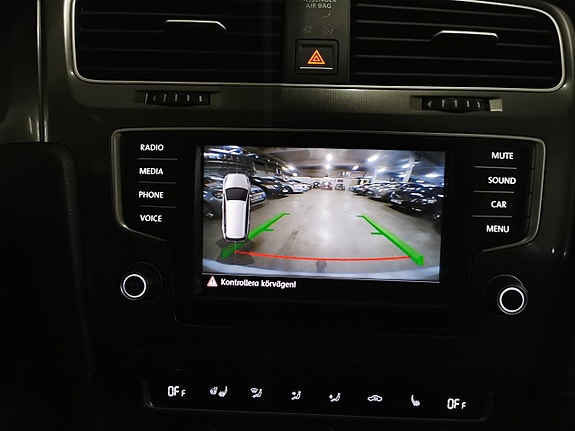 Volkswagen Golf Alltrack 21 of 22