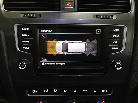 Volkswagen Golf Alltrack 19 of 22