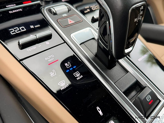 Porsche Cayenne Turbo S 20 of 26