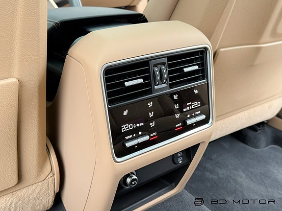 Porsche Cayenne Turbo S 17 of 26