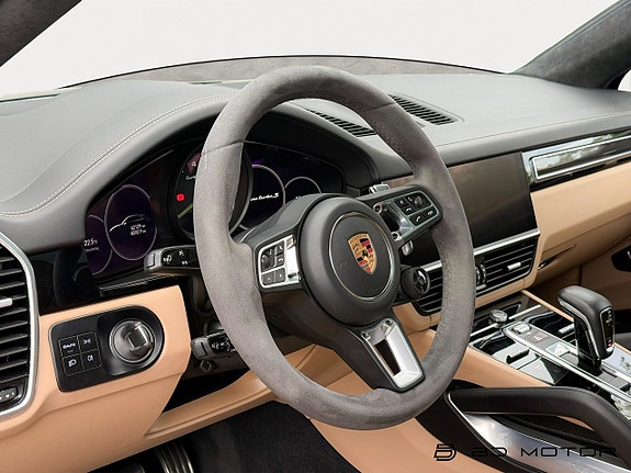 Porsche Cayenne Turbo S 11 of 26