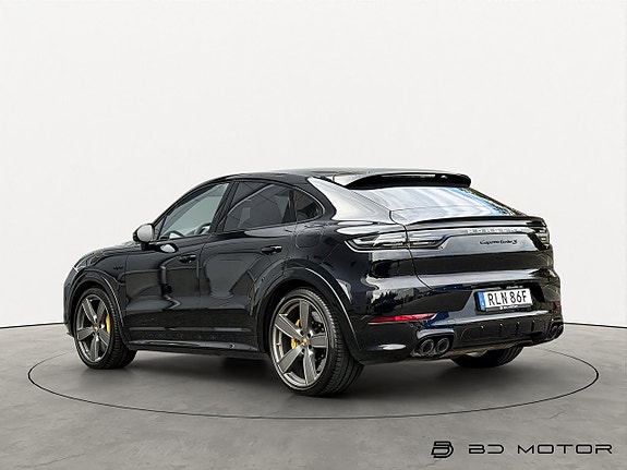 Porsche Cayenne Turbo S 7 of 26