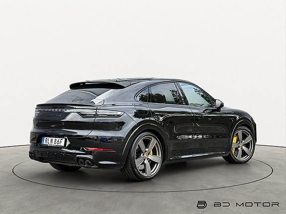 Porsche Cayenne Turbo S 3 of 26