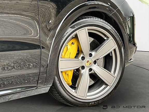 Porsche Cayenne Turbo S 10 of 26