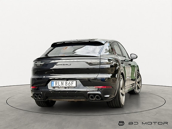Porsche Cayenne Turbo S 9 of 26