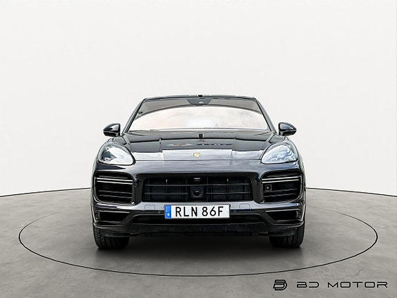 Porsche Cayenne Turbo S 4 of 26