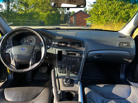 Volvo XC70 11 of 12