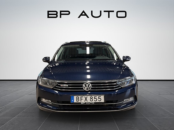 Volkswagen Passat 2 of 24